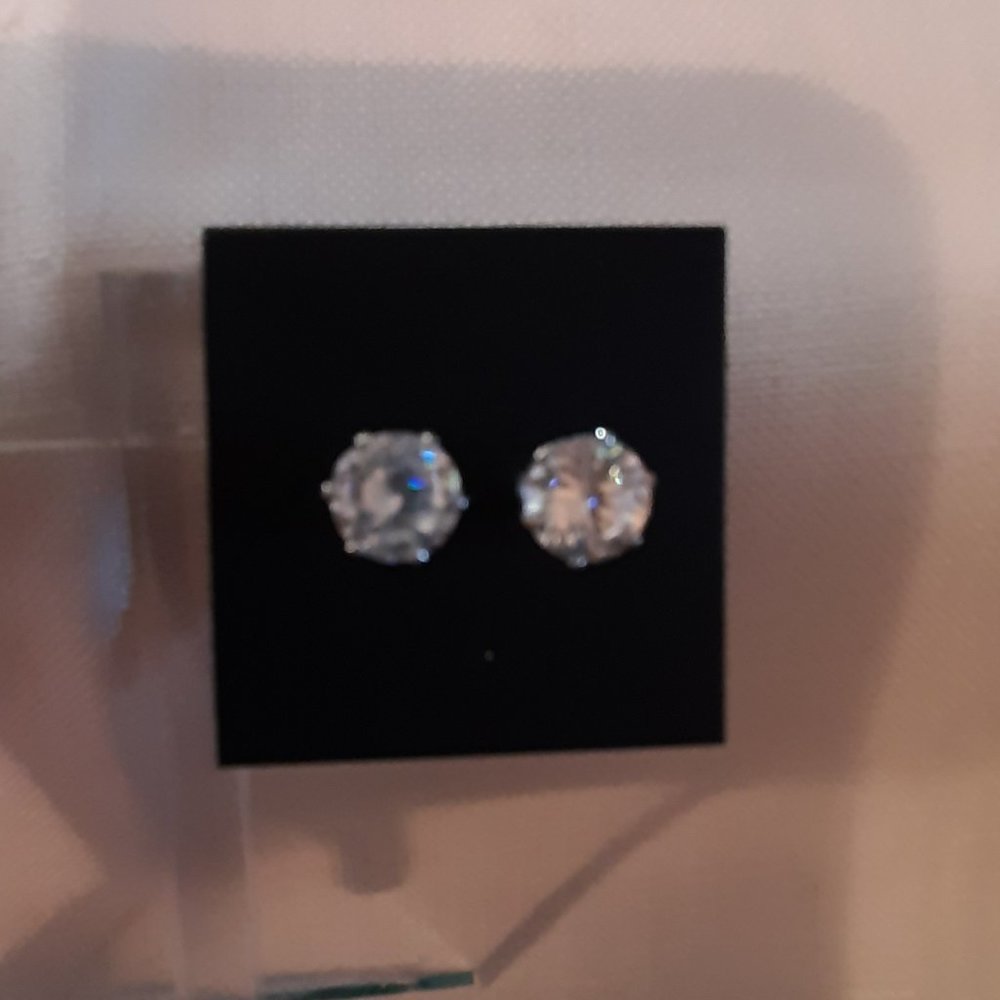 Pair Cz Studs - image 1